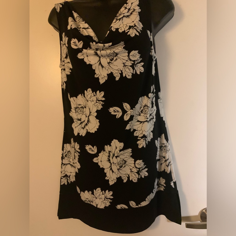 NWT WHBM XS DRESS BLACK WITH WHITE FLORALS.